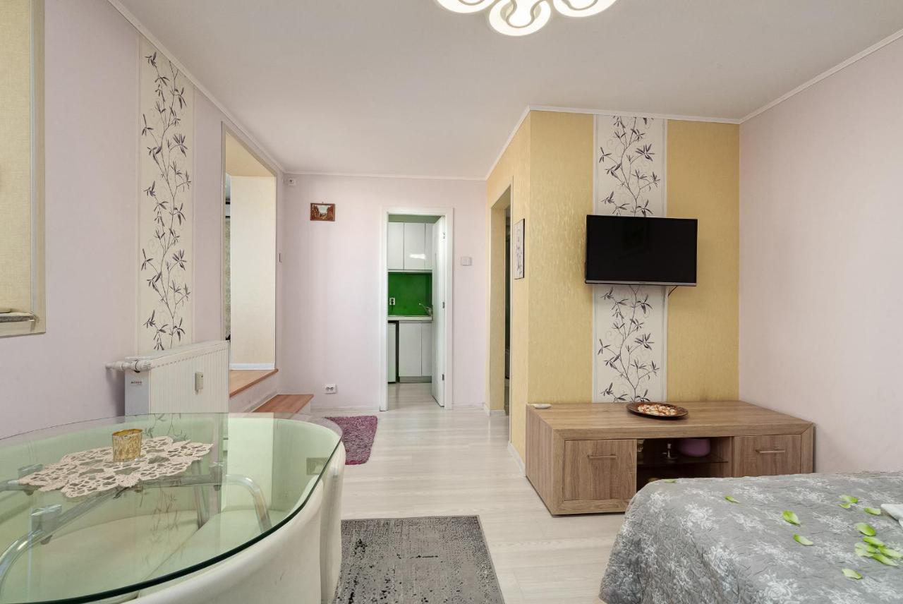 Stone Gate Apartment #1 Bükreş Dış mekan fotoğraf